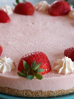 Una foto de Tarta helada de fresa y nata