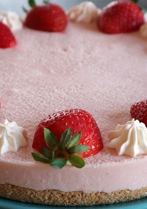 Una foto de Tarta helada de fresa y nata