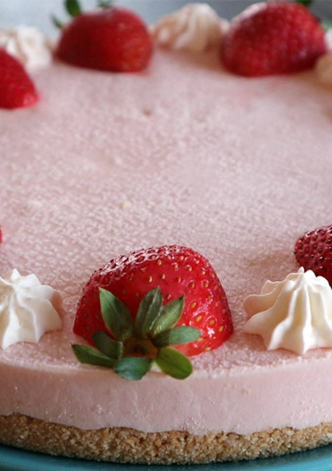 Una foto de Tarta helada de fresa y nata