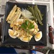 Bacalao en salsa de cebolla y espárragos