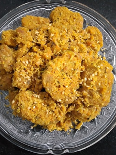 દૂધીના મુઠીયા (Dudhi Muthiya Recipe in Gujarati) રેસીપી મુખ્ય ફોટો