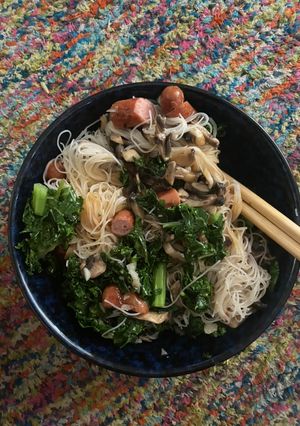 A picture of Kale & Sausages - Salad Bowl (Gluten & Diary Free) (Healthy & Easy).