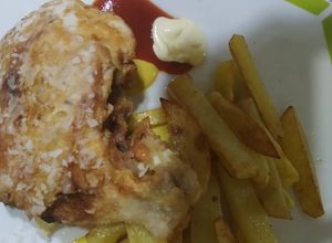 Una foto de Pollo broaster para chuparse los dedos