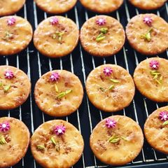 A picture of Butter puffs sata.