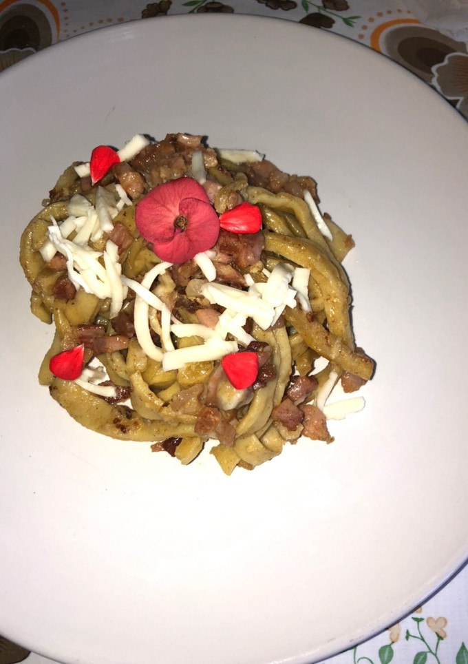 Una foto de Tagliatelle alla carbonara (Tallarines a la carbonara)