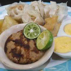A picture of Siomay Bandung.
