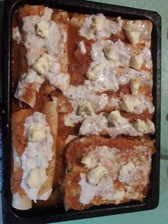 Una foto de Canelones de masa rellenos de pollo