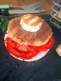 Una foto de Hamburguesas de calabaza- berenjena con queso de Cabra y miel de caña