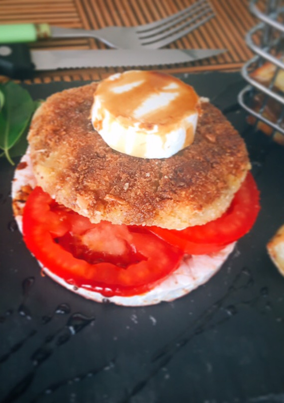 Una foto de Hamburguesas de calabaza- berenjena con queso de Cabra y miel de caña