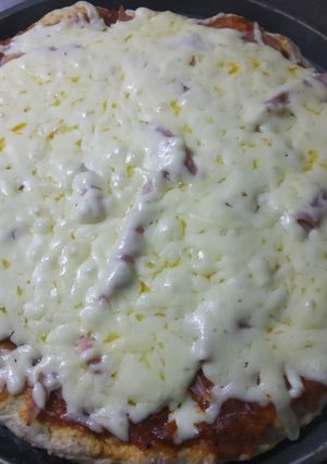Una foto de Pizza de masa integral