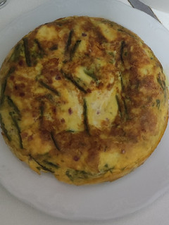 Una foto de Tortilla de patatas y habichuelas