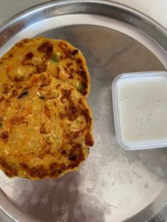 સોજી ના ઉત્તપમ (Sooji Uttapam Recipe In Gujarati) રેસીપી મુખ્ય ફોટો