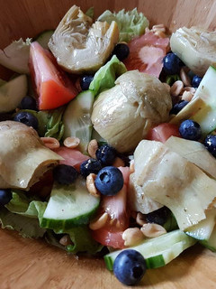 Una foto de Ensalada de Alcachofas y Arándanos