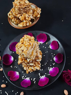 पीनट चिक्की(Peanut recipe in Hindi) रेसिपी मुख्य फोटो