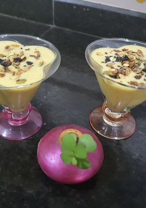 A picture of Banana mango smoothie.