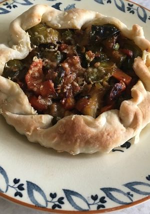 Una foto de Tartitas individuales de verduras y queso