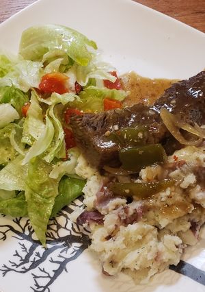 A picture of Crock pot sirloin tips.