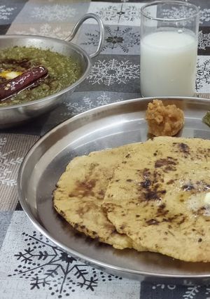A picture of Makai ki roti & Sarson Ka Saag.