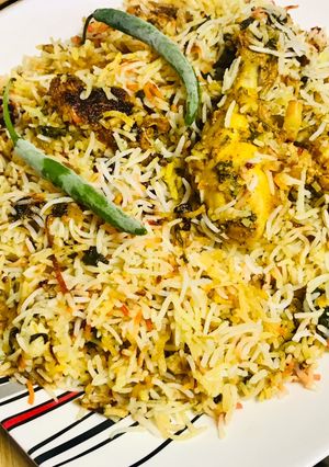 A picture of Reshmi chicken Biryani.