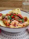 Ensalada de alubias acevichada con salmón