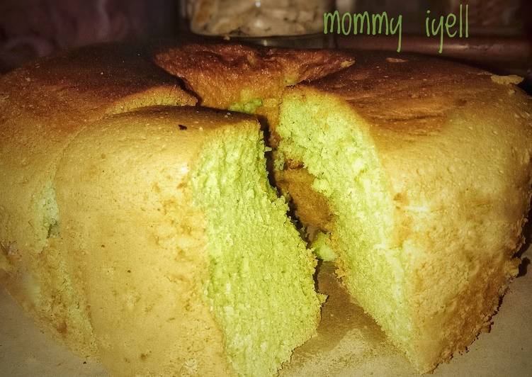 Cara Gampang Menyiapkan Chiffon Cake Pandan (first trial) yang Menggugah Selera