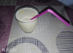 صورة لوصفة عصير التفاح مع الجبن والبسكويت 👍😋