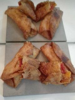 Una foto de Empanadillas de sobradada y miel