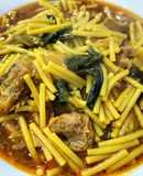 Fideos con mollejas y pack choi