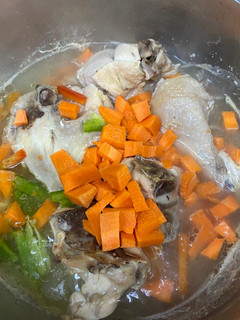 Una foto de Pollo al jugo con verduras