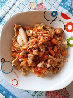 Una foto de Cous cous con verdura y pollo