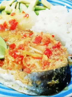 Una foto de Bagre en salsa criolla 🇨🇴 🐟