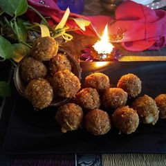 A picture of Fresh coconut palm jaggery ladoo.