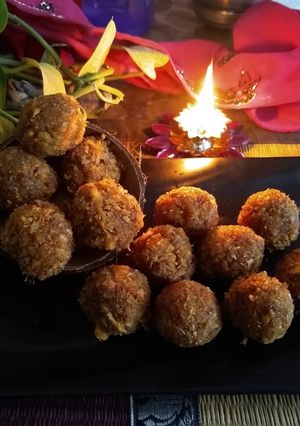 A picture of Fresh coconut palm jaggery ladoo.