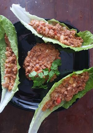Una foto de Tacos de lechuga con carne molida