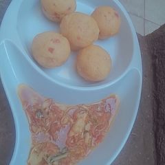 A picture of Peppered steam bread with fish sauce.