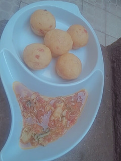 A picture of Peppered steam bread with fish sauce.