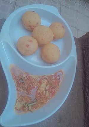 A picture of Peppered steam bread with fish sauce.