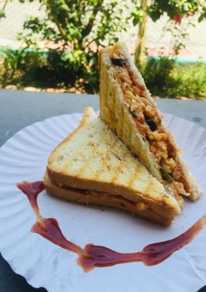 A picture of Pasta Sandwich.