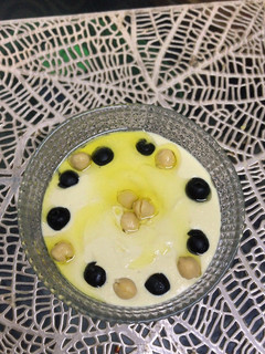 A picture of Hummus.