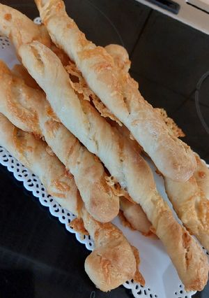 Φωτογραφία της συνταγής Στρυφτάρια με γραβιέρα και ζύμη για πίτσα!!!