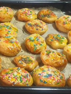 A picture of 100's and 1000's scones.