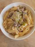 Penne mit Lauchzwiebeln und Pilzen (vegan)