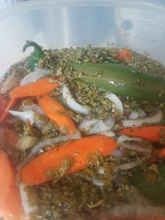 A picture of Pickled peppers.