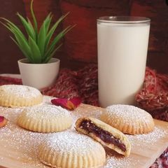 A picture of Mamoul (Eid biscuits).