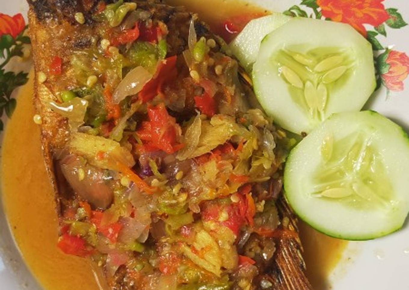 Ikan nila goreng sambal pecak