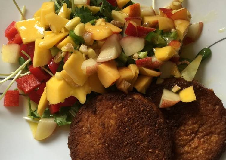 Jalapeño, mango salad with tofu patties