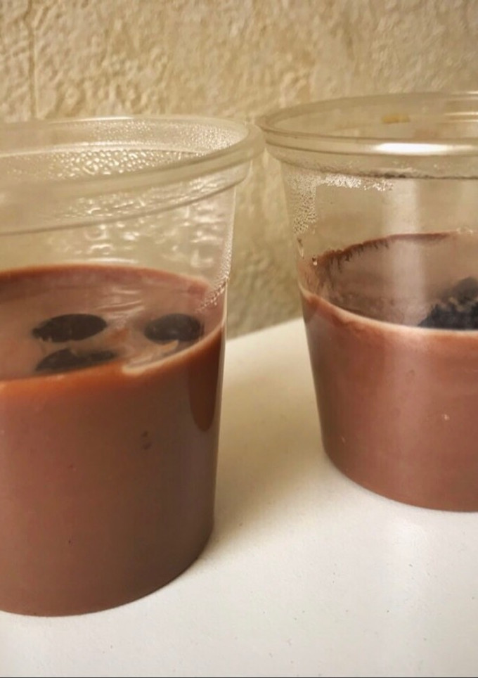 Una foto de Mousse de chocolate (puddin) al microondas fácil y económico