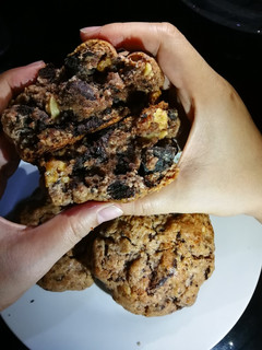A picture of Big Cookies.