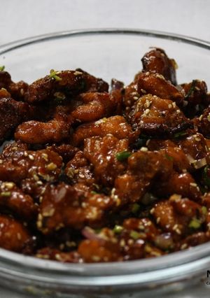 A picture of Crispy Seasame Chicken.
