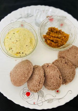 A picture of Ragi Idli / Finger millet Idli.